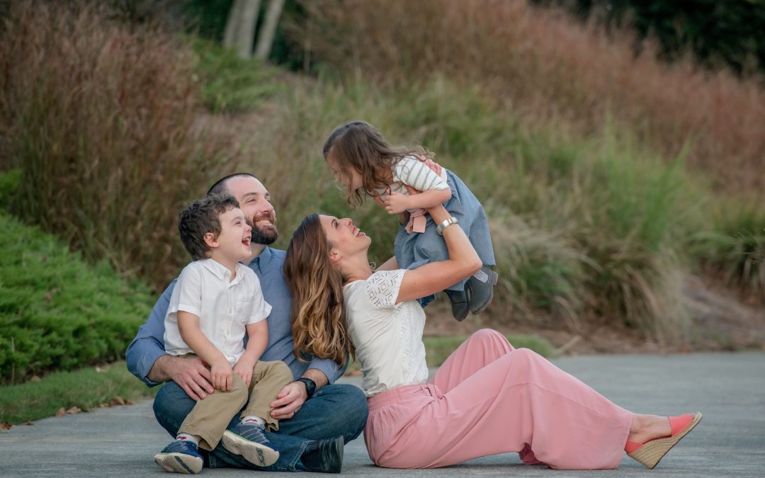 How to Choose Outfits for Family Photos